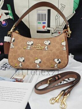 NWT Coach X Peanuts Teri Shoulder Bag In Signature Canvas With Snoopy Print